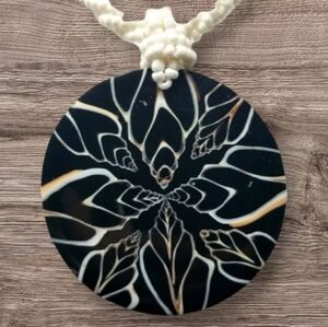 HANDCRAFTED GLASS BEAD & SHELL PENDANT NECKLACE